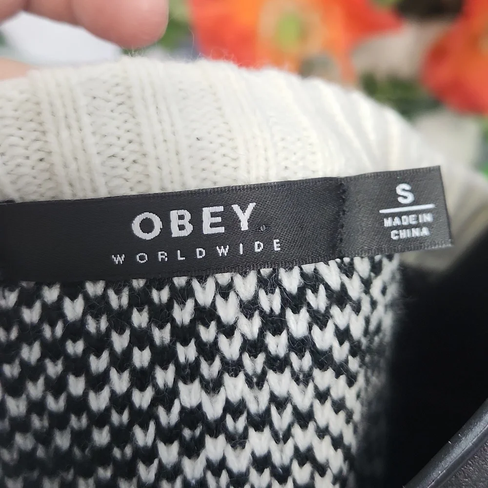 Obey Black & White Newsprint "Peace" Crewneck Sweater - Picture 6 of 7